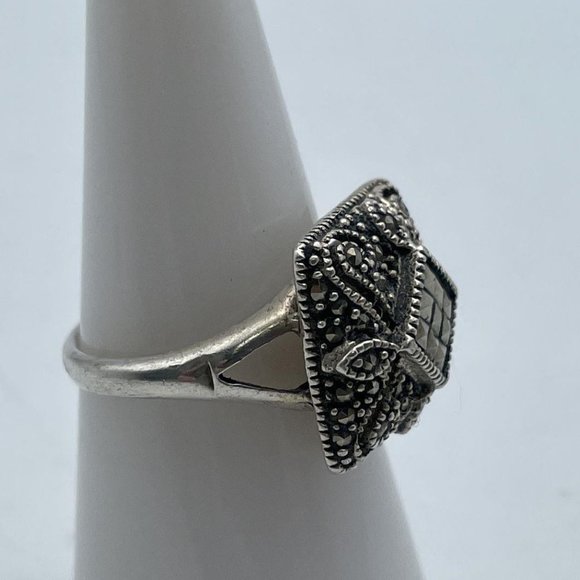 Sterling Silver Women's Stylish Ring with Gray Square Marcasite Gemstone Sz 6.7 - Picture 3 of 6